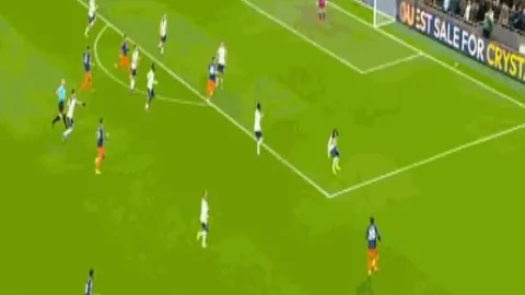 山野风光：潺潺流水映碧塘，秋枫落羽杉引游客，晨曦映天景致如画